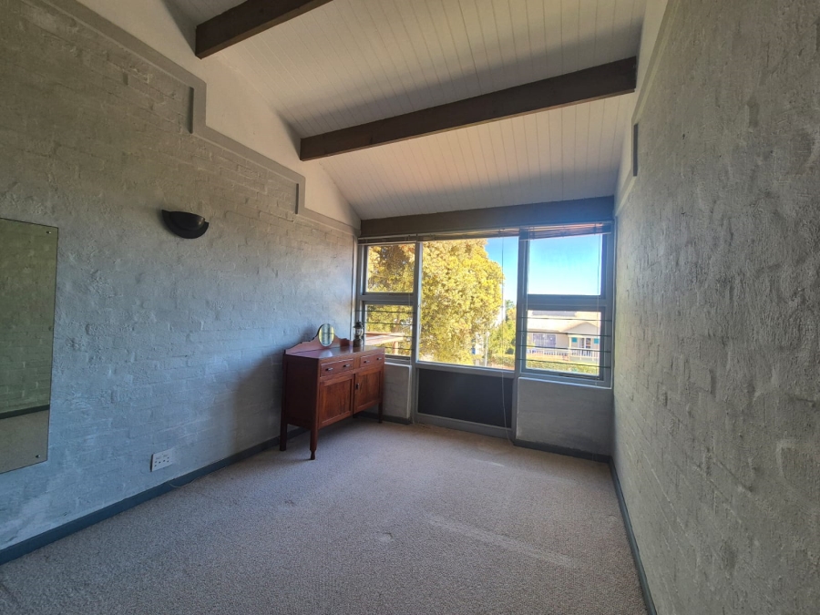 5 Bedroom Property for Sale in Herolds Bay Western Cape